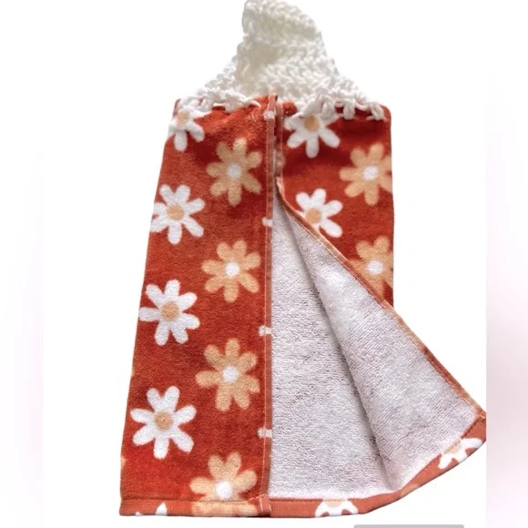 HAND CRAFTED Crocheted Top Colorful Floral Hanging Kitchen or Bathroom Towel - Picture 7 of 8